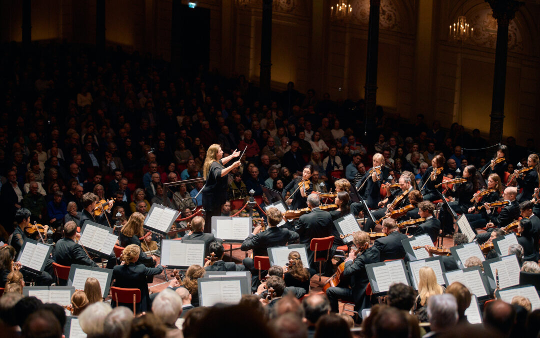 Het Nestelgevoel – Young dirigeert Messiaen en Bruckner